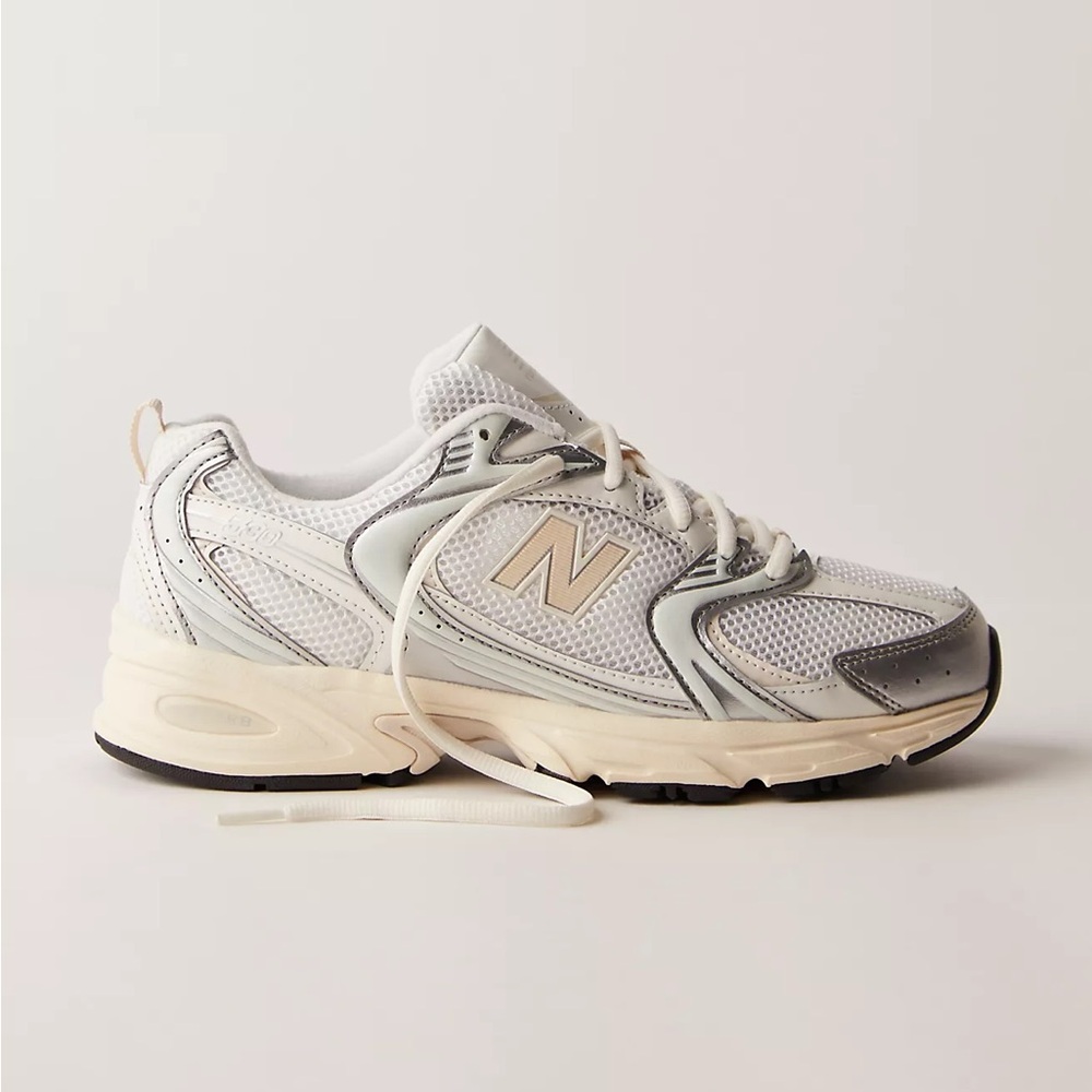 New Balance 530 Sneakers Silver Metallic Linen Free People - Picture 3 of 7